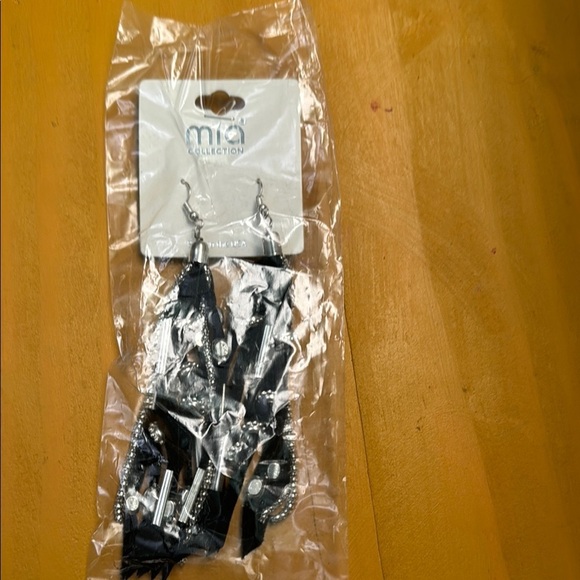 Mia Collection Silver Black Chain Velvet Tassel Western Beaded Dangle Earrings - Picture 2 of 5